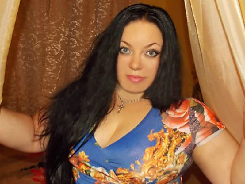 Соблазнительная и страстная шатенка приглашает на чашечку кофе и незабываемый отдых в ее обаятельной компании. Я поглажу твои сексуальные желания до самого конца. 23701, 37 лет